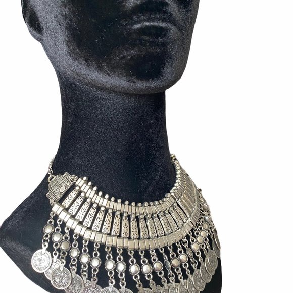 GORGEOUS STATEMENT CHOKER (EUC) - Picture 5 of 8